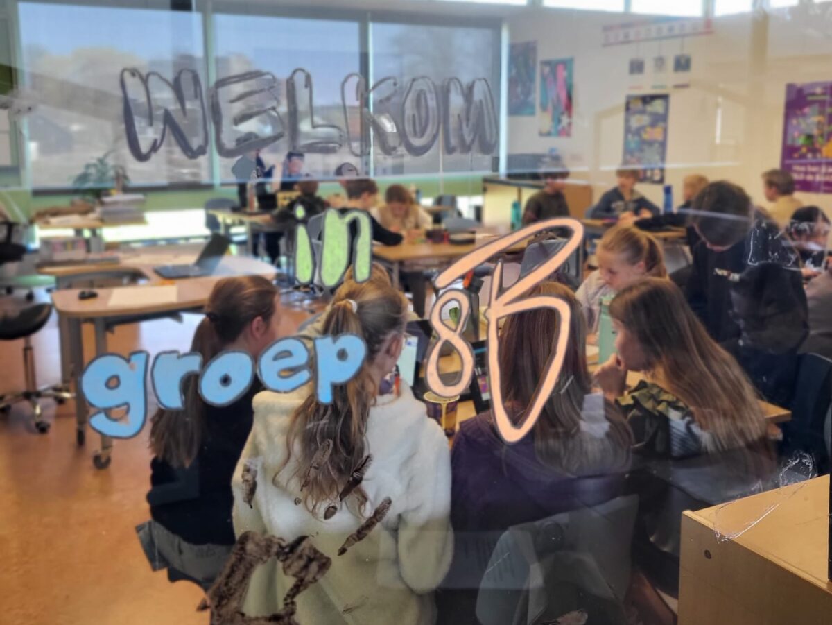 Basisschoolleerlingen uit Zwolle en Dalfsen zamelen 349 kilo CD's in voor recycling