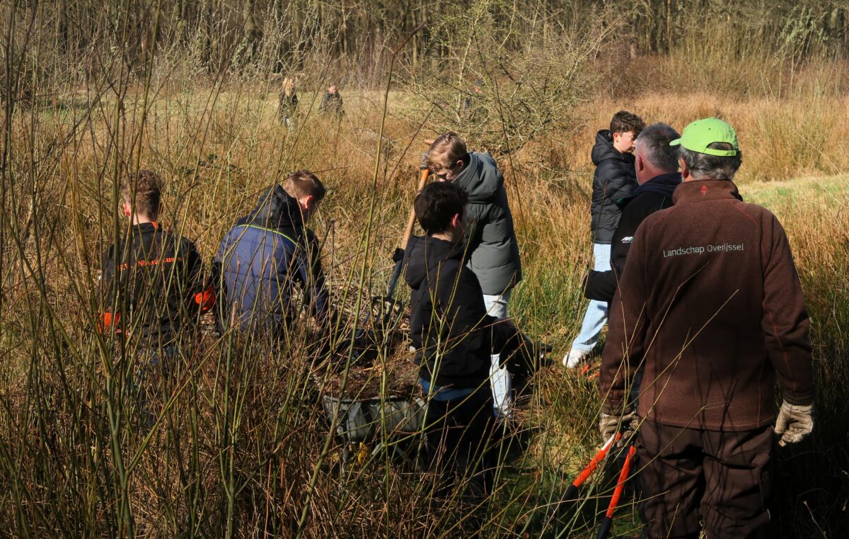 Scholieren bezorgen ringslang de lentekriebels